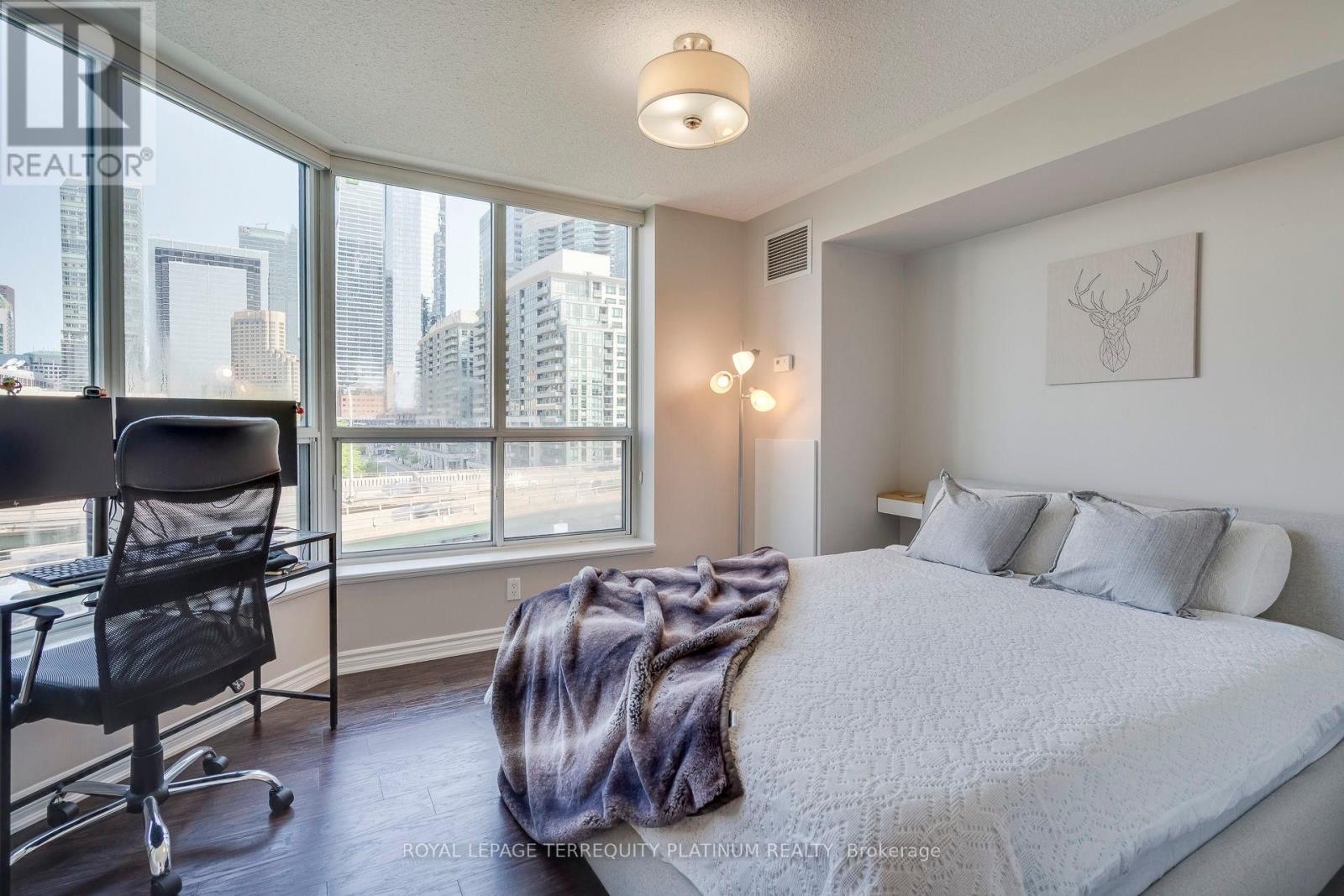 702 - 228 Queens Quay W, Toronto (Waterfront Communities), Ontario  M5J 2X1 - Photo 16 - C12194931