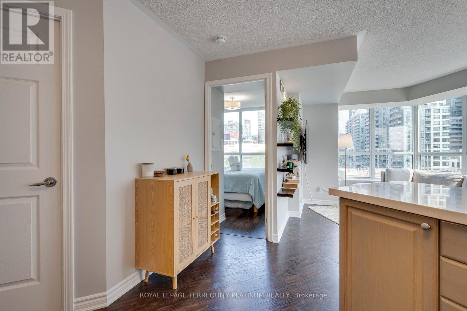 702 - 228 Queens Quay W, Toronto (Waterfront Communities), Ontario  M5J 2X1 - Photo 19 - C12194931