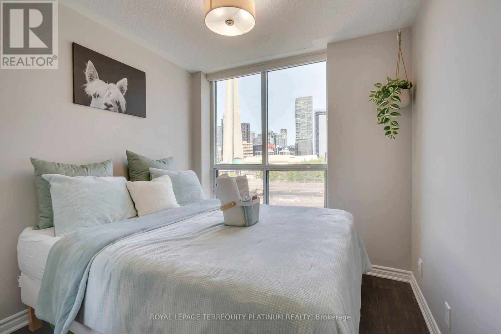 702 - 228 Queens Quay W, Toronto (Waterfront Communities), Ontario  M5J 2X1 - Photo 20 - C12194931