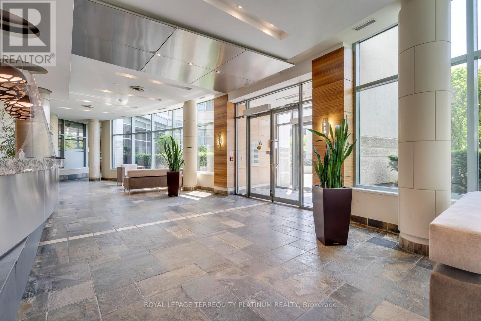 702 - 228 Queens Quay W, Toronto (Waterfront Communities), Ontario  M5J 2X1 - Photo 3 - C12194931