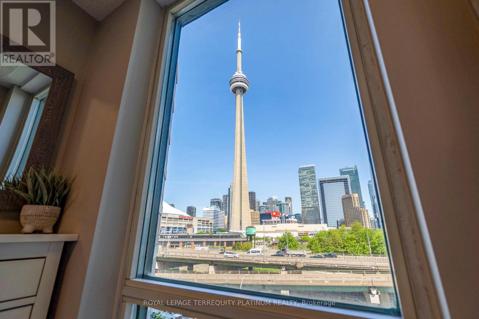 702 - 228 Queens Quay W, Toronto (Waterfront Communities), Ontario  M5J 2X1 - Photo 5 - C12194931