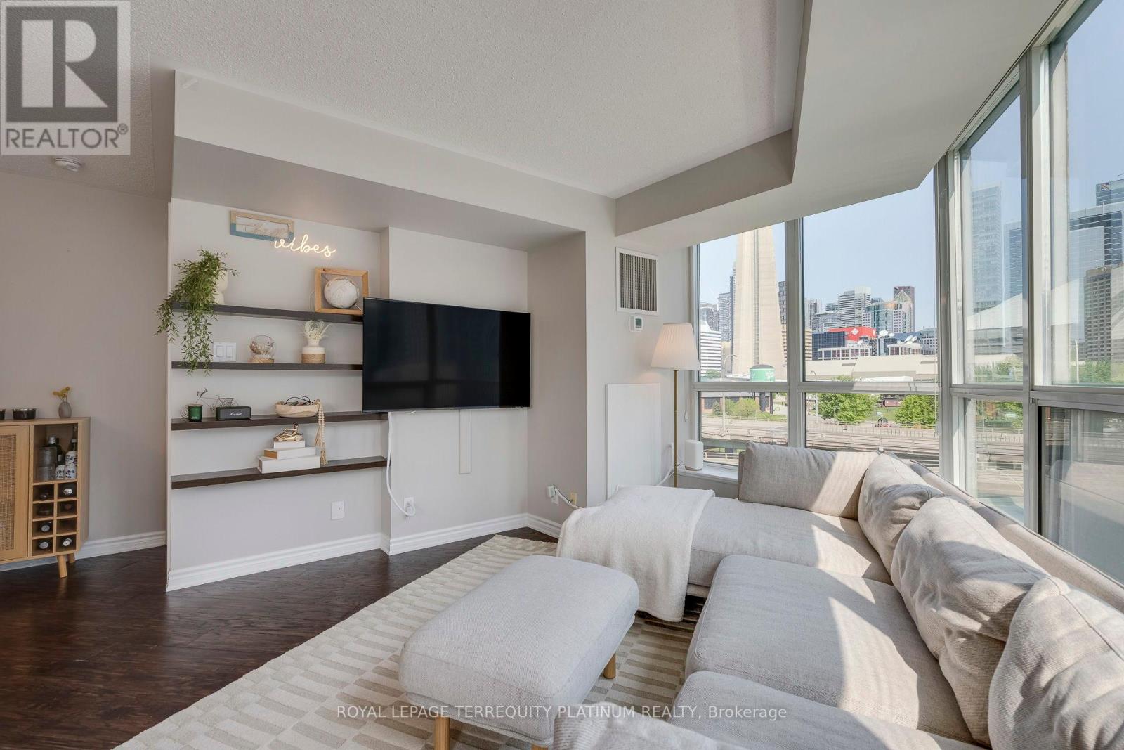 702 - 228 Queens Quay W, Toronto (Waterfront Communities), Ontario  M5J 2X1 - Photo 8 - C12194931