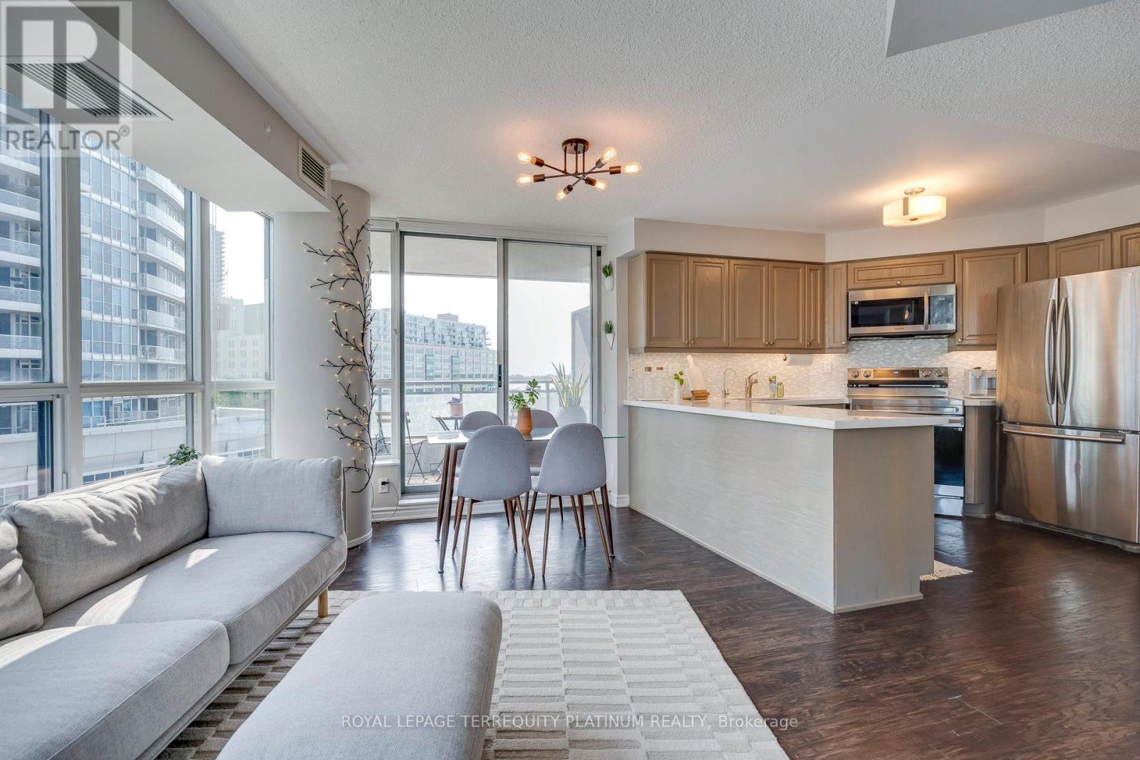 702 - 228 Queens Quay W, Toronto (Waterfront Communities), Ontario  M5J 2X1 - Photo 9 - C12194931