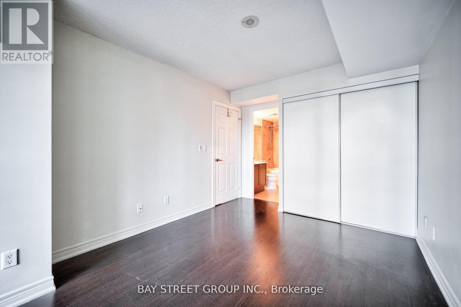 910 - 761 Bay Street, Toronto, Ontario  M5G 2R2 - Photo 30 - C12194957