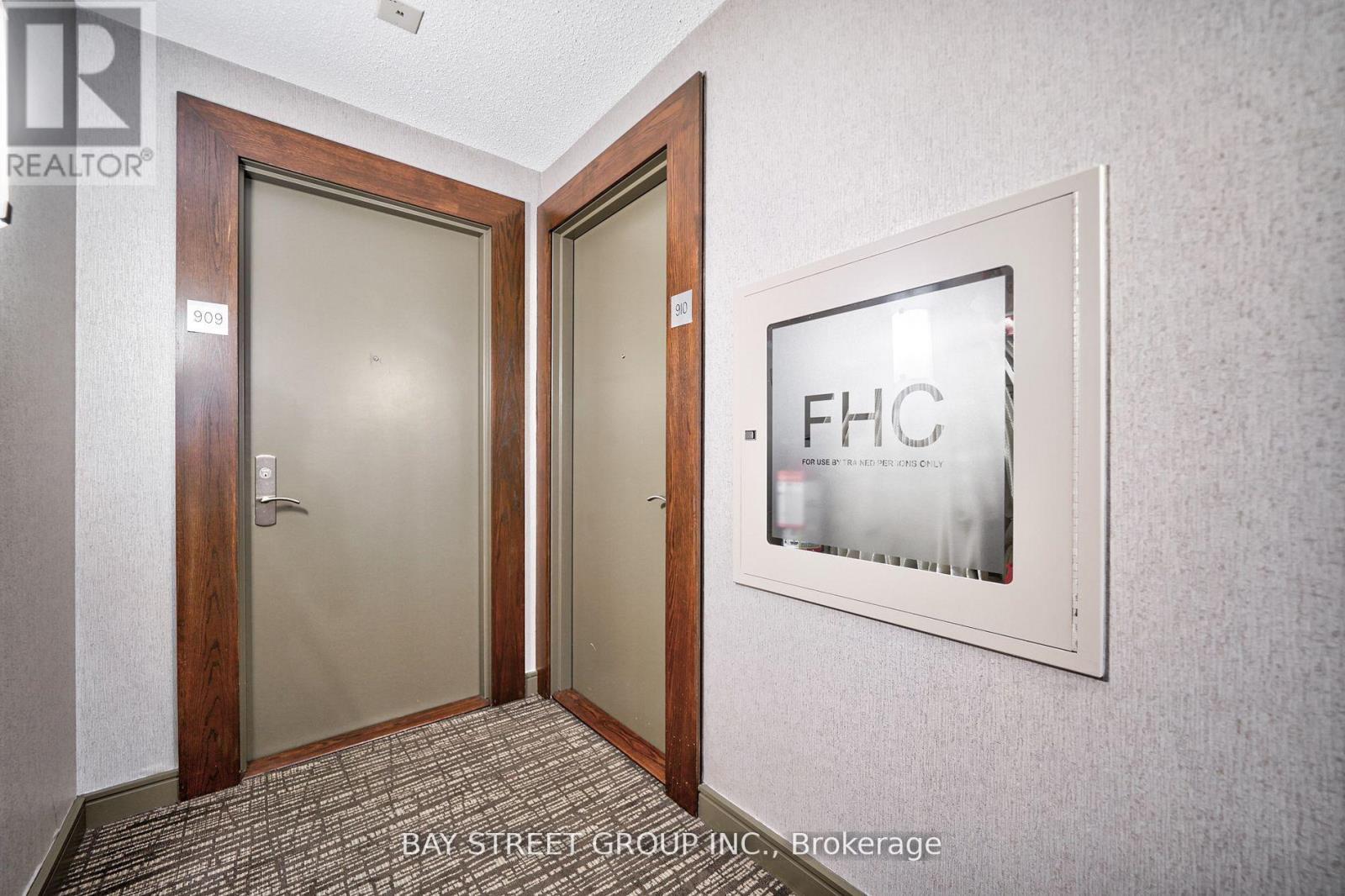 910 - 761 Bay Street, Toronto, Ontario  M5G 2R2 - Photo 7 - C12194957