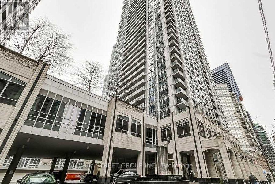 207 - 761 Bay Street, Toronto, Ontario  M5G 2R2 - Photo 1 - C12195005