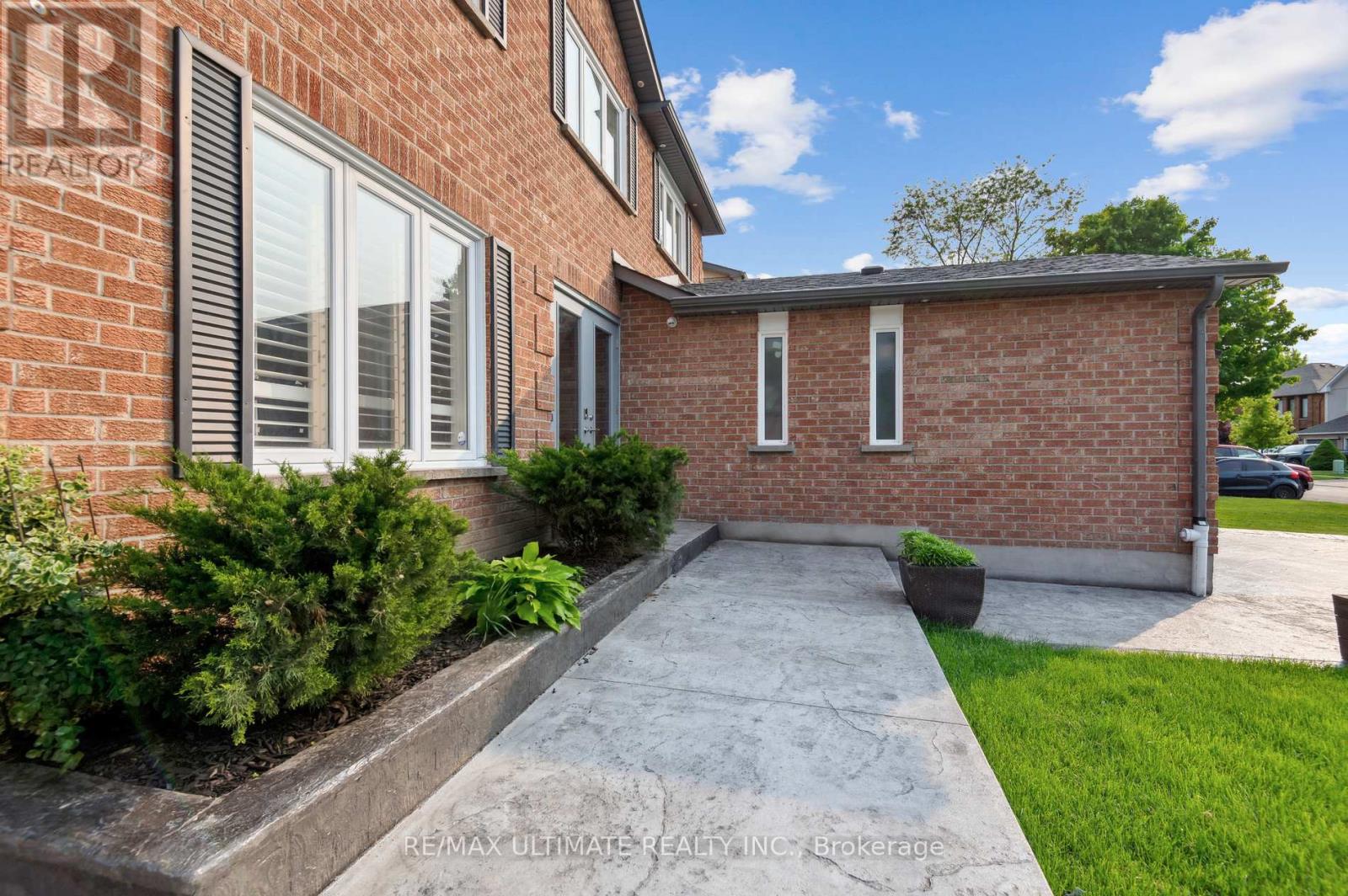 437 Dorchester Street, Newmarket (Bristol-London), Ontario  L3Y 7Z7 - Photo 2 - N12194916