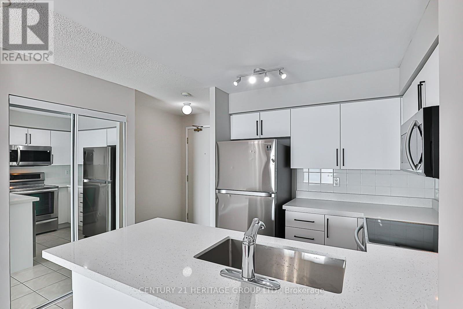 1207 - 23 Oneida Crescent, Richmond Hill, Ontario  L4B 0A2 - Photo 4 - N12194963