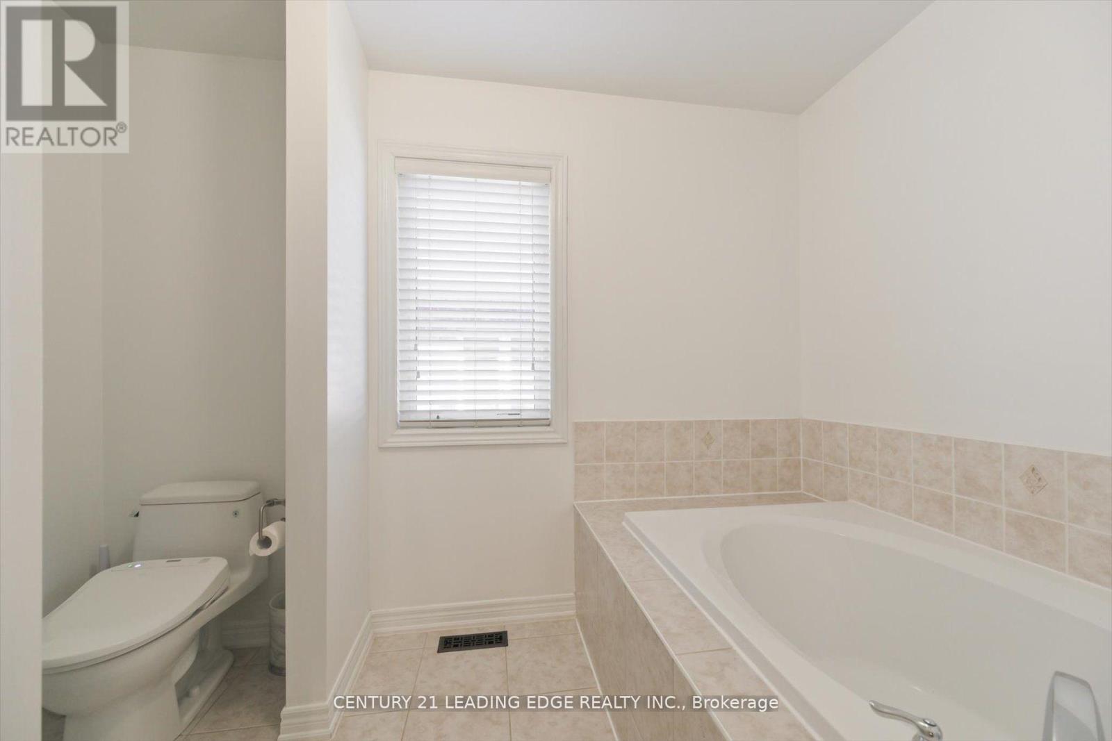18 Kerr Lane, Aurora, Ontario  L4G 0E5 - Photo 23 - N12195023
