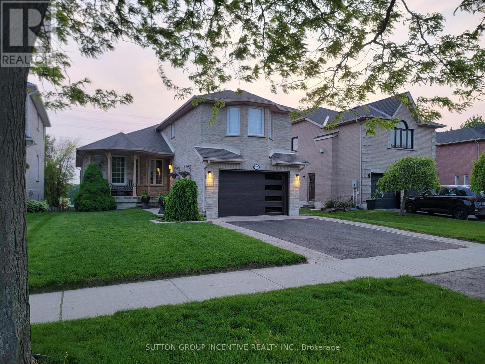 92 Sundew Drive, Barrie, Ontario  L4N 9M1 - Photo 1 - S12194970