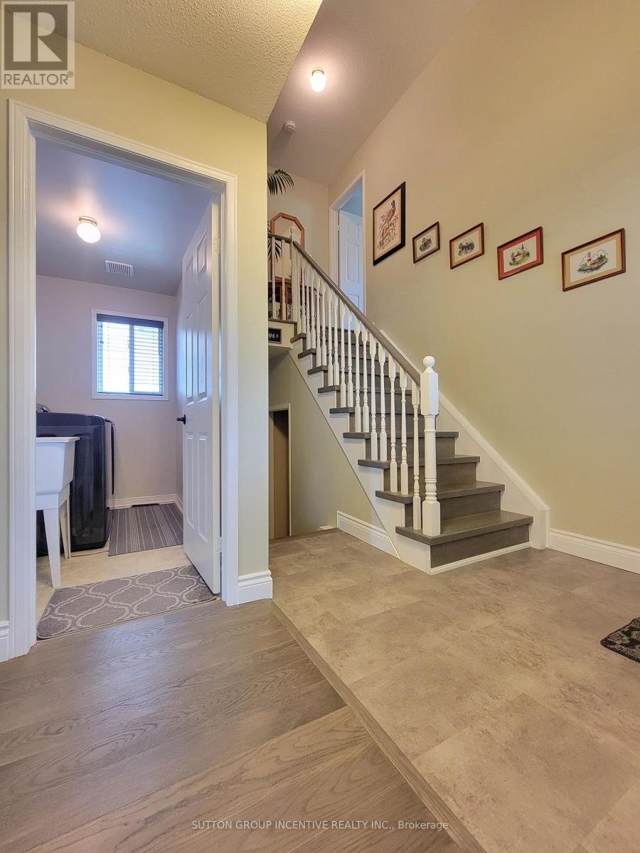 92 Sundew Drive, Barrie, Ontario  L4N 9M1 - Photo 18 - S12194970