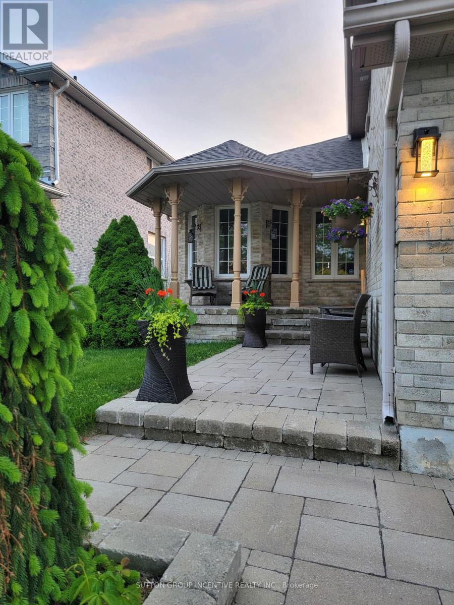 92 Sundew Drive, Barrie, Ontario  L4N 9M1 - Photo 3 - S12194970