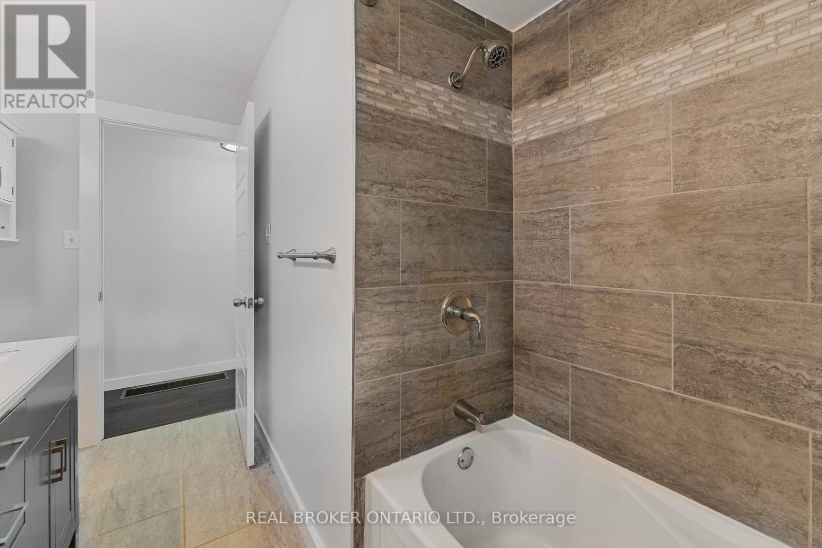 200 Hickory Lane, Barrie, Ontario  L4N 4J8 - Photo 26 - S12195127