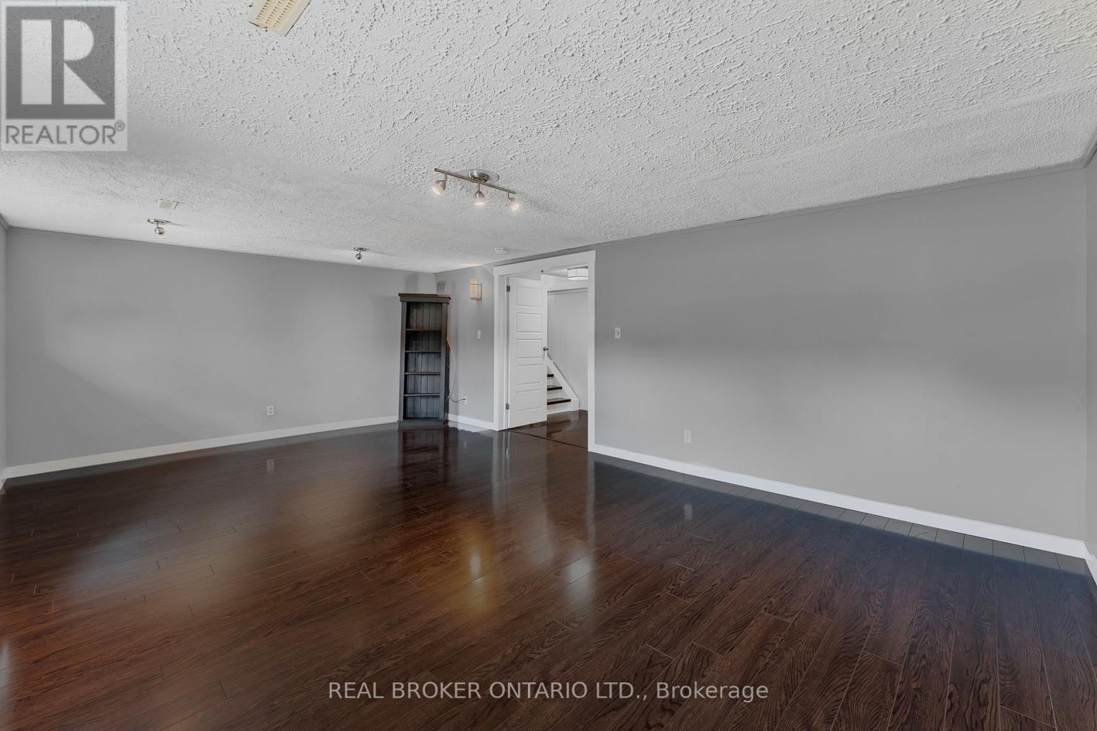 200 Hickory Lane, Barrie (Bayshore), Ontario  L4N 4J8 - Photo 31 - S12195127