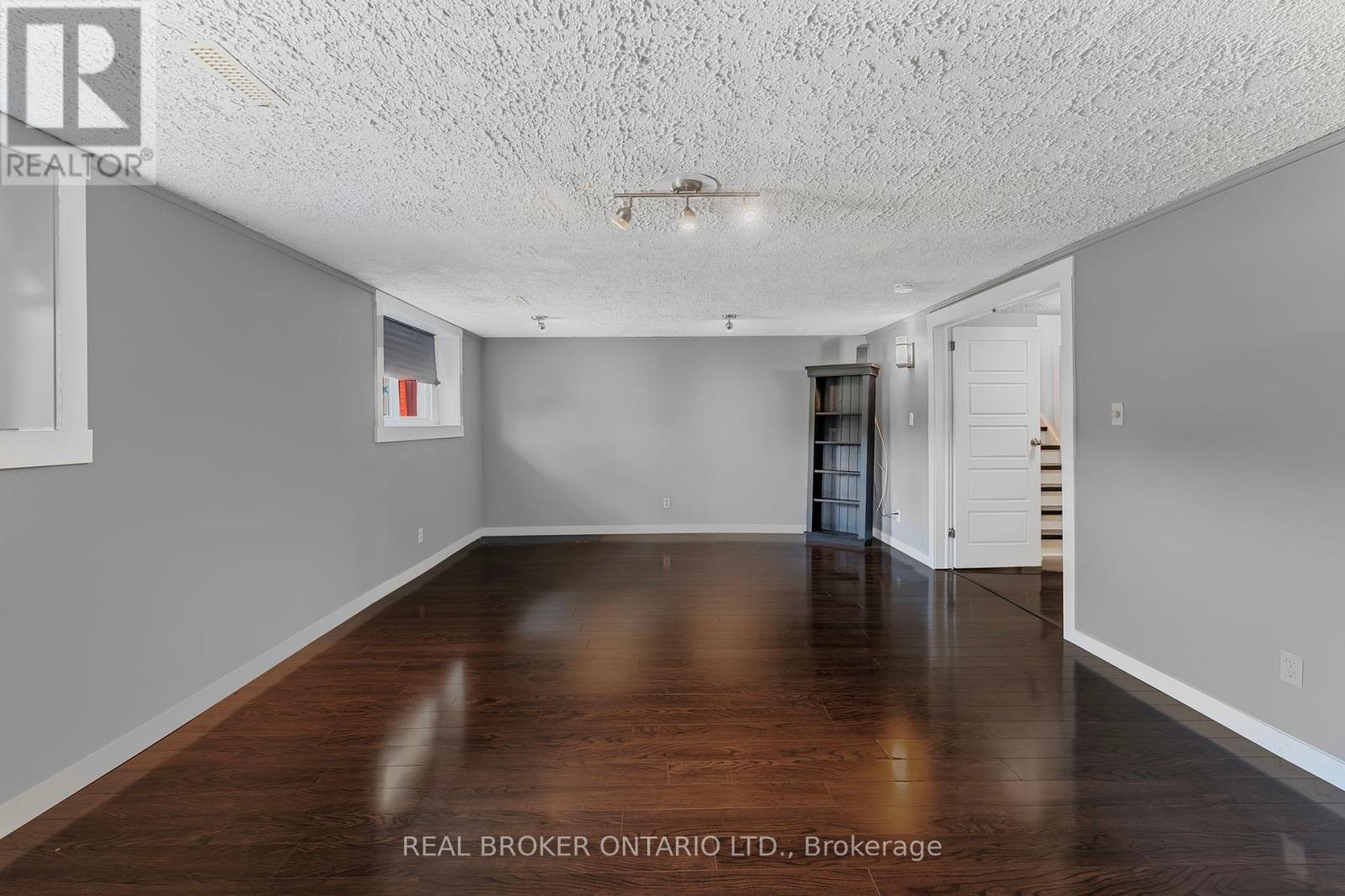 200 Hickory Lane, Barrie, Ontario  L4N 4J8 - Photo 33 - S12195127