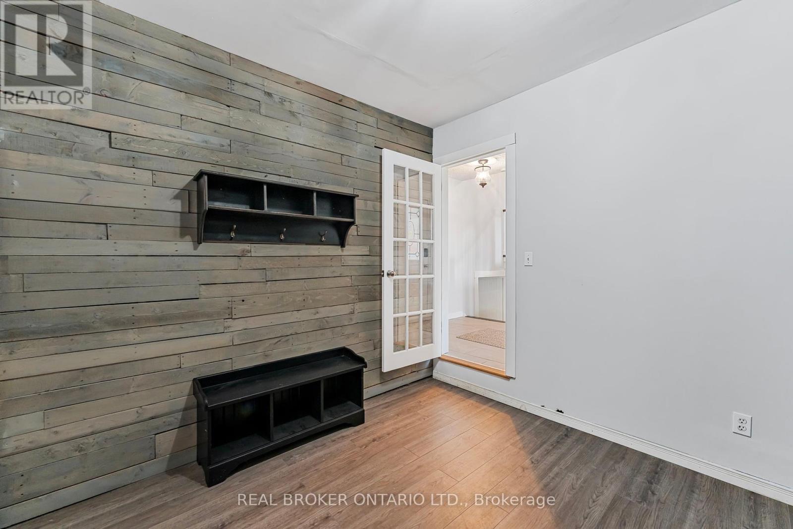 200 Hickory Lane, Barrie (Bayshore), Ontario  L4N 4J8 - Photo 7 - S12195127