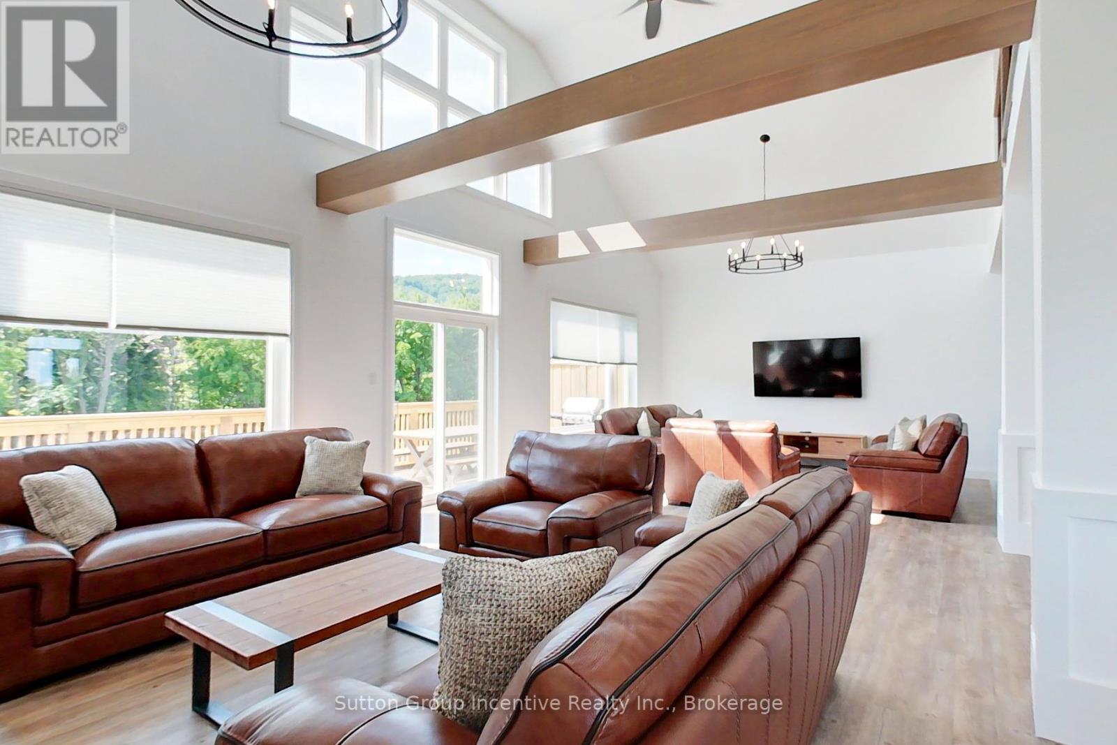 130 Arlberg Crescent, Blue Mountains, Ontario  L9Y 0M1 - Photo 6 - X12181397