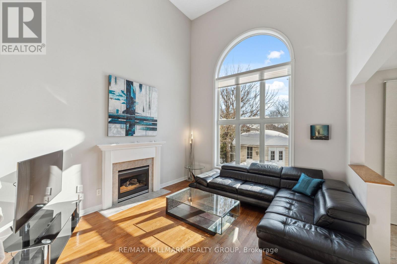 104 Meadowcroft Crescent, Ottawa, Ontario  K1J 1H1 - Photo 12 - X12195214