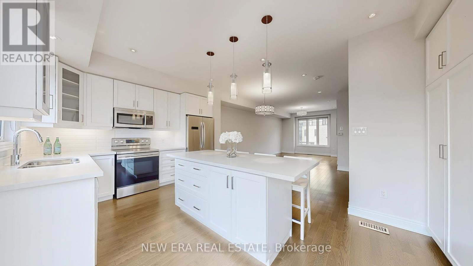 4 Place Polonaise Drive, Grimsby, Ontario  L3M 0H3 - Photo 8 - X12192105