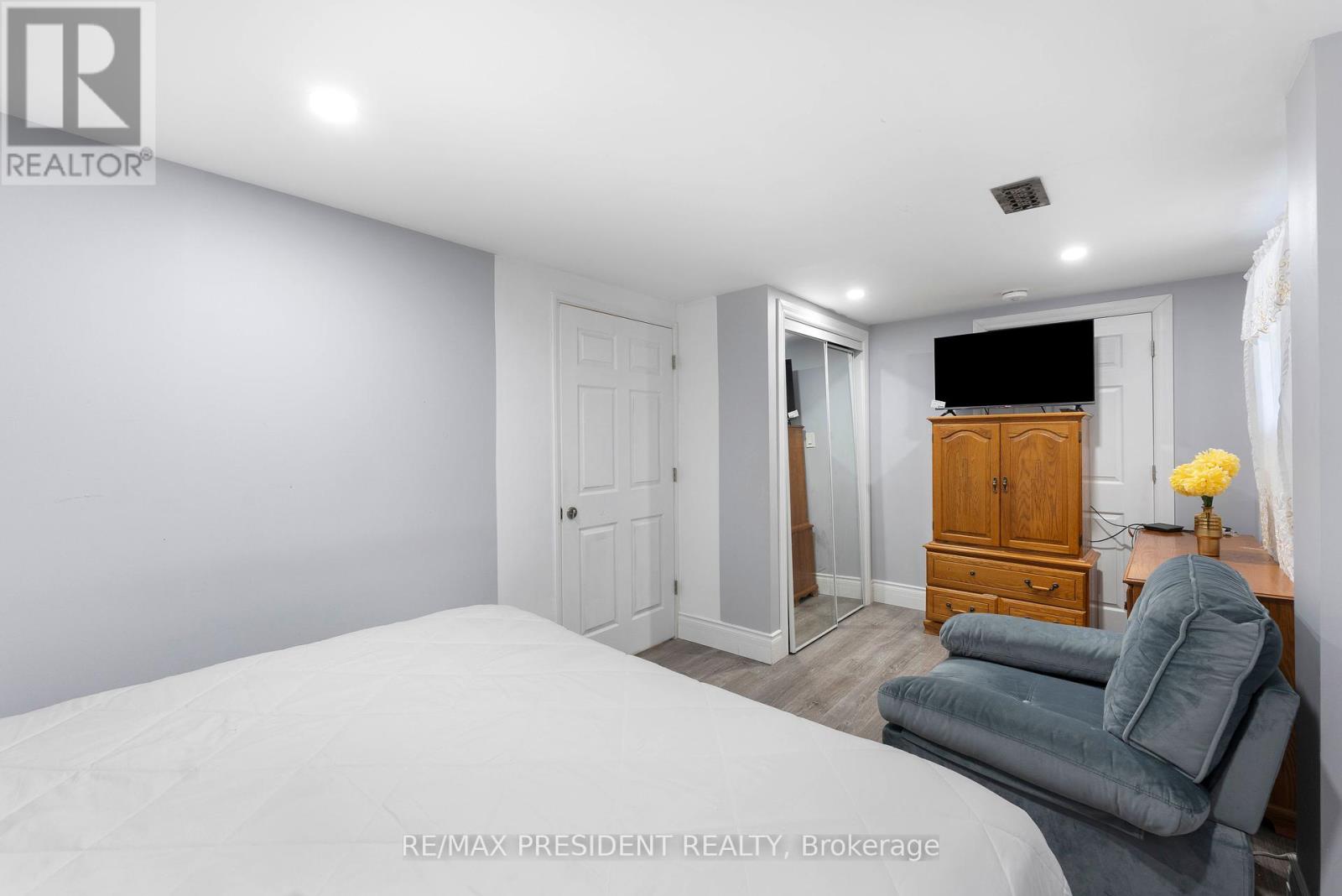 4 Royal Salisbury Way, Brampton (Madoc), Ontario  L6V 3J6 - Photo 6 - W12194945