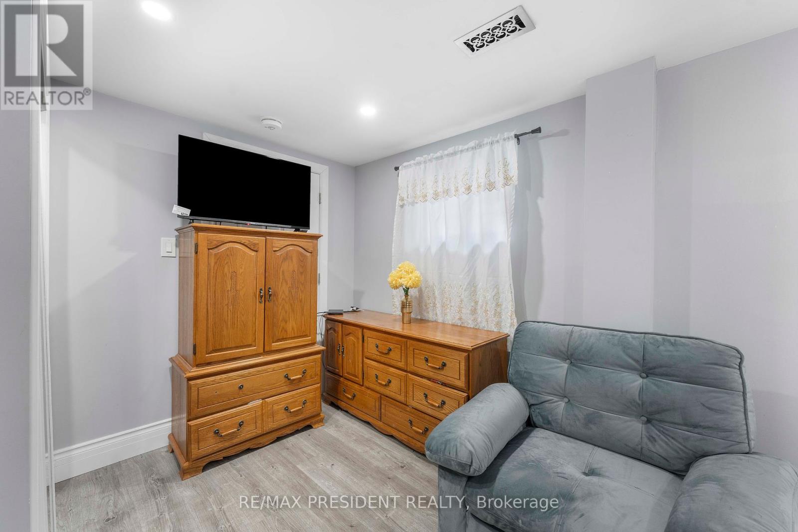 4 Royal Salisbury Way, Brampton (Madoc), Ontario  L6V 3J6 - Photo 8 - W12194945