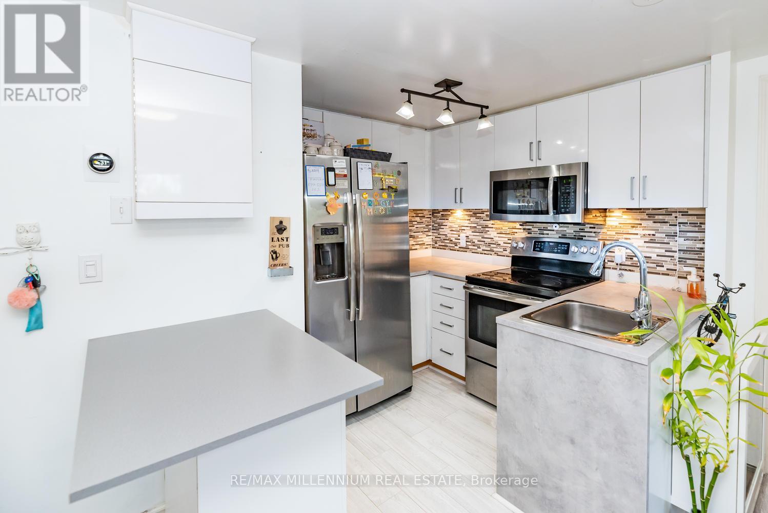 2093 - 3045 Finch Avenue W, Toronto, Ontario  M9M 0A5 - Photo 8 - W12194985