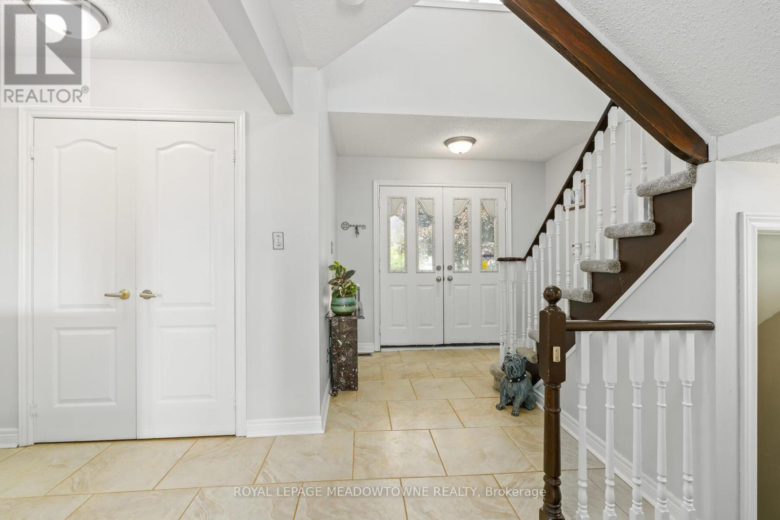 1 Mcclure Court, Halton Hills, Ontario  L7G 5X6 - Photo 2 - W12194995