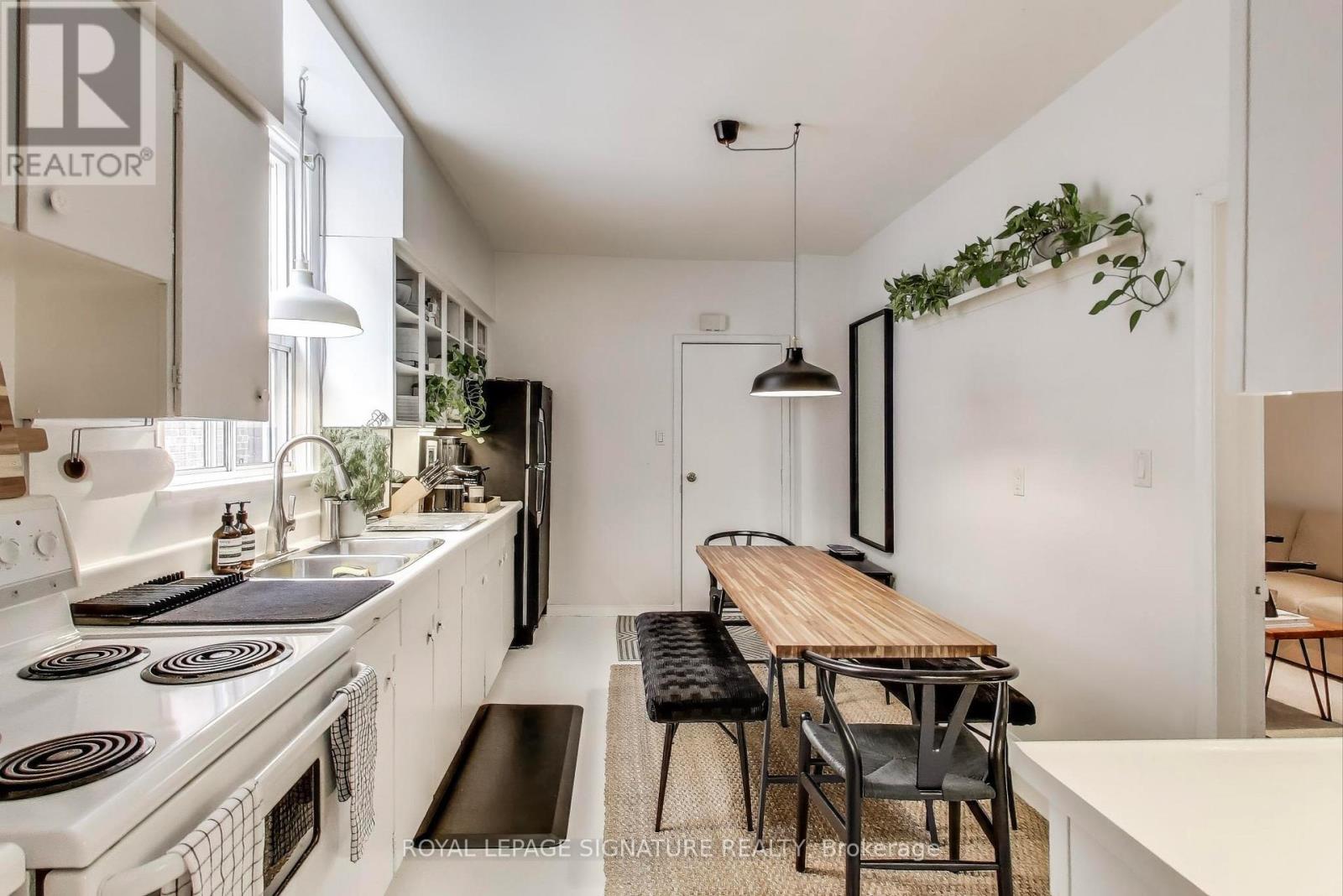 232 Pacific Avenue, Toronto (High Park North), Ontario  M6P 2P5 - Photo 6 - W12195112