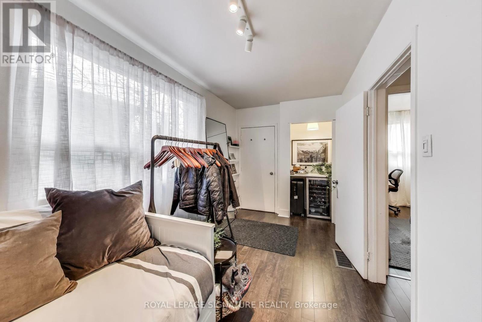 232 Pacific Avenue, Toronto (High Park North), Ontario  M6P 2P5 - Photo 8 - W12195112