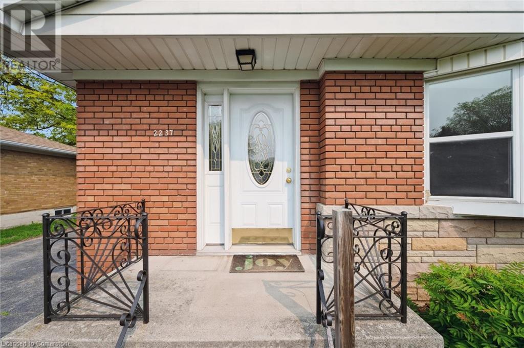 2237 Joyce Street, Burlington, Ontario  L7R 2B6 - Photo 6 - 40737325