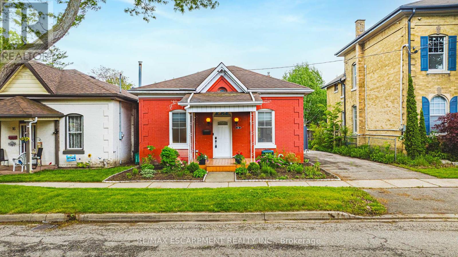 18 Duke Street, Brantford, Ontario  N3T 3T3 - Photo 1 - X12194953