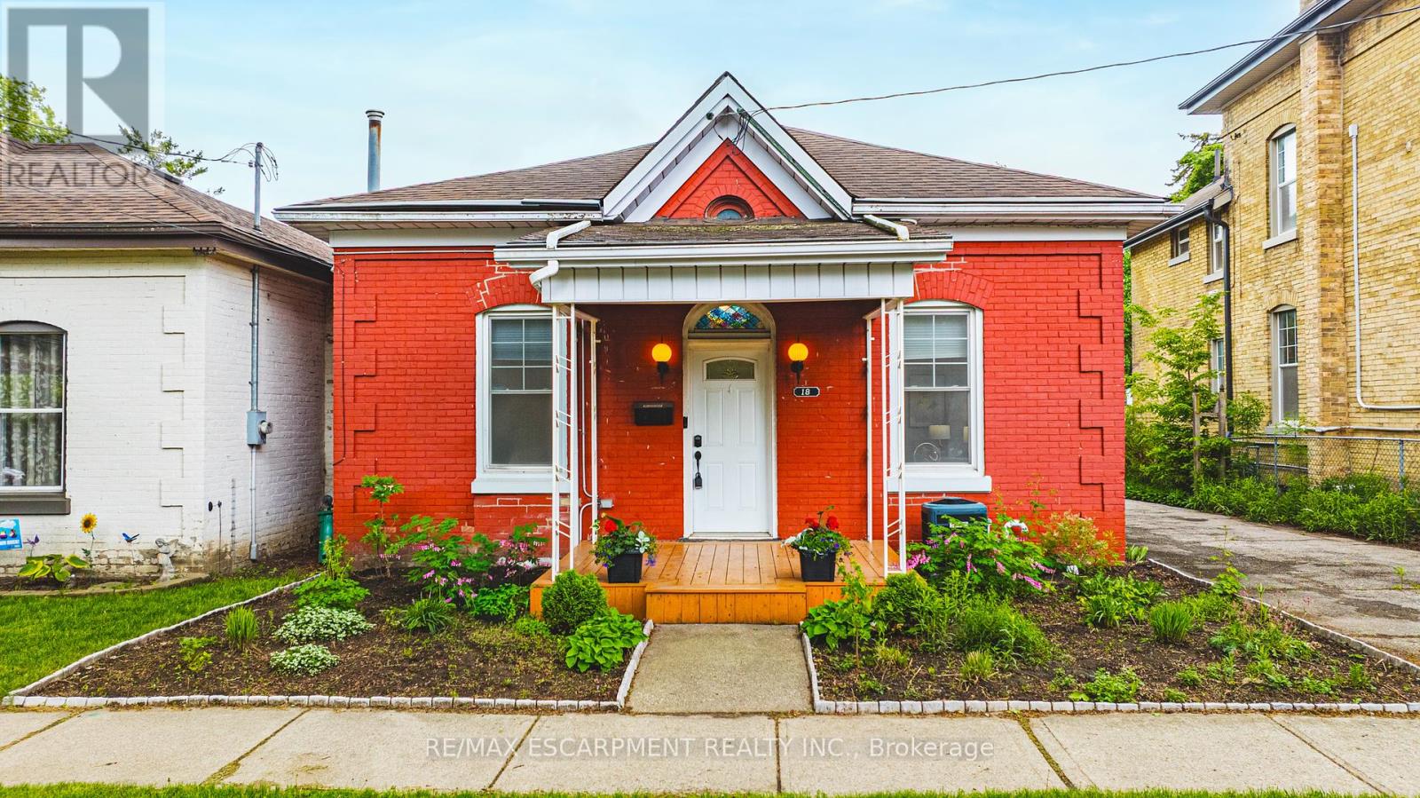 18 Duke Street, Brantford, Ontario  N3T 3T3 - Photo 2 - X12194953