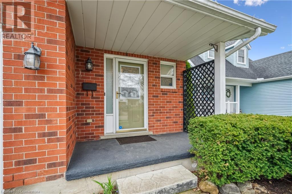 Property at 317 BUSHVIEW Crescent image 4
