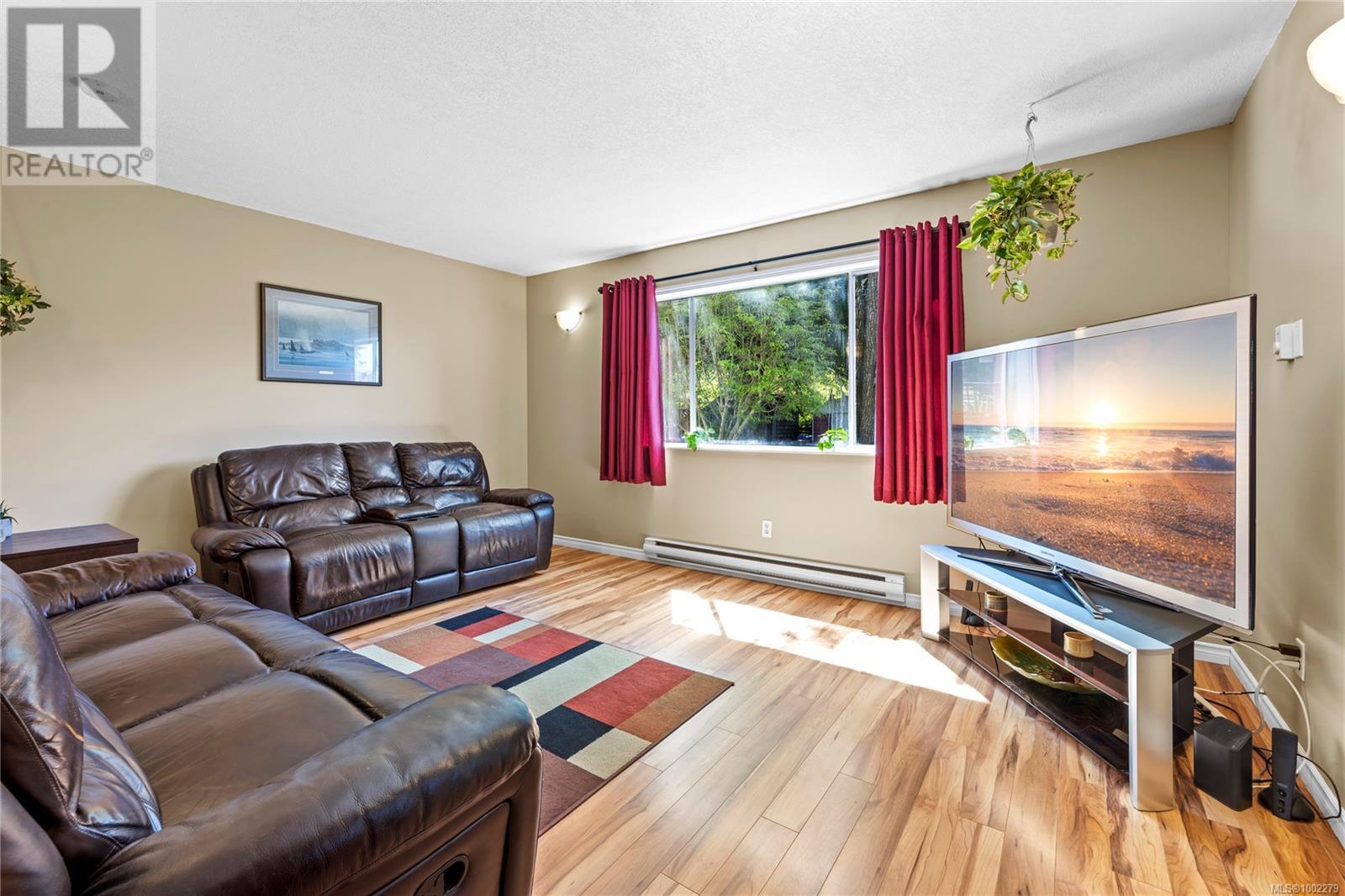 Property at 580 Tamarack Dr image 2