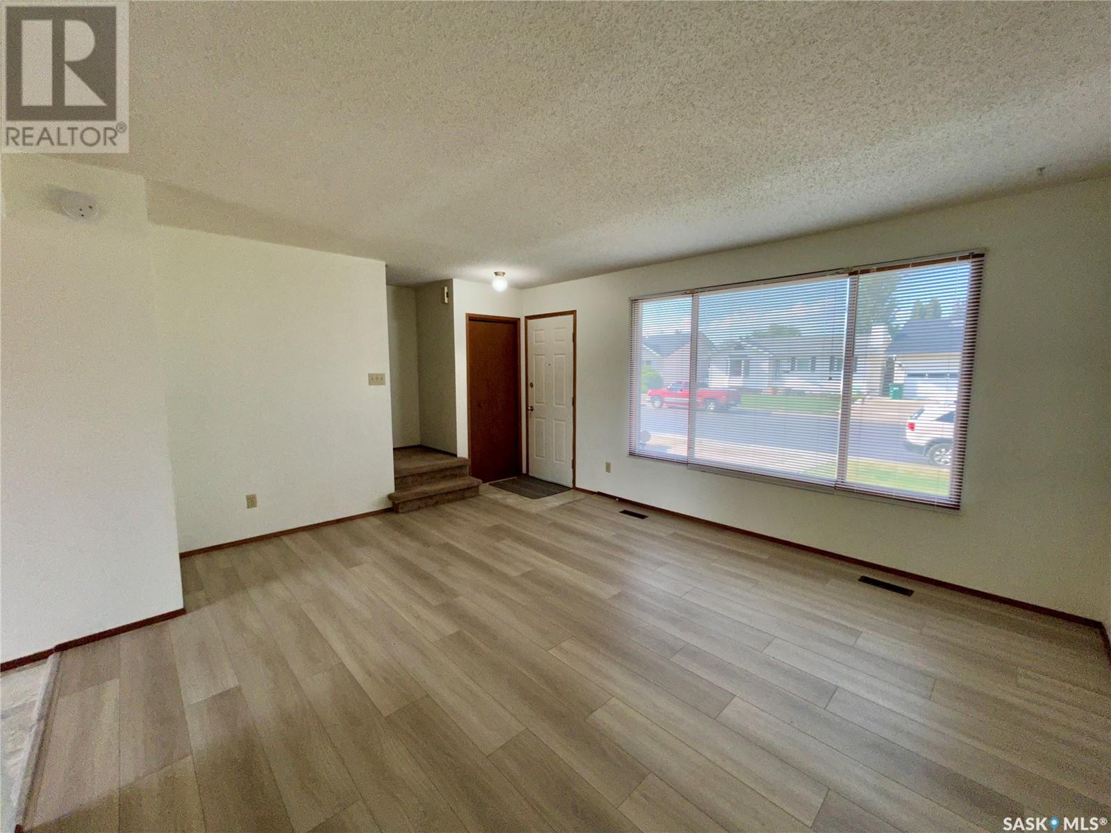 Property at 324-322 Cochin CRESCENT image 3