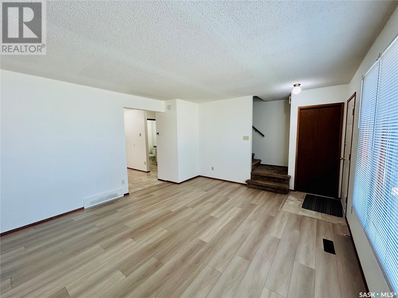 Property at 324-322 Cochin CRESCENT image 4