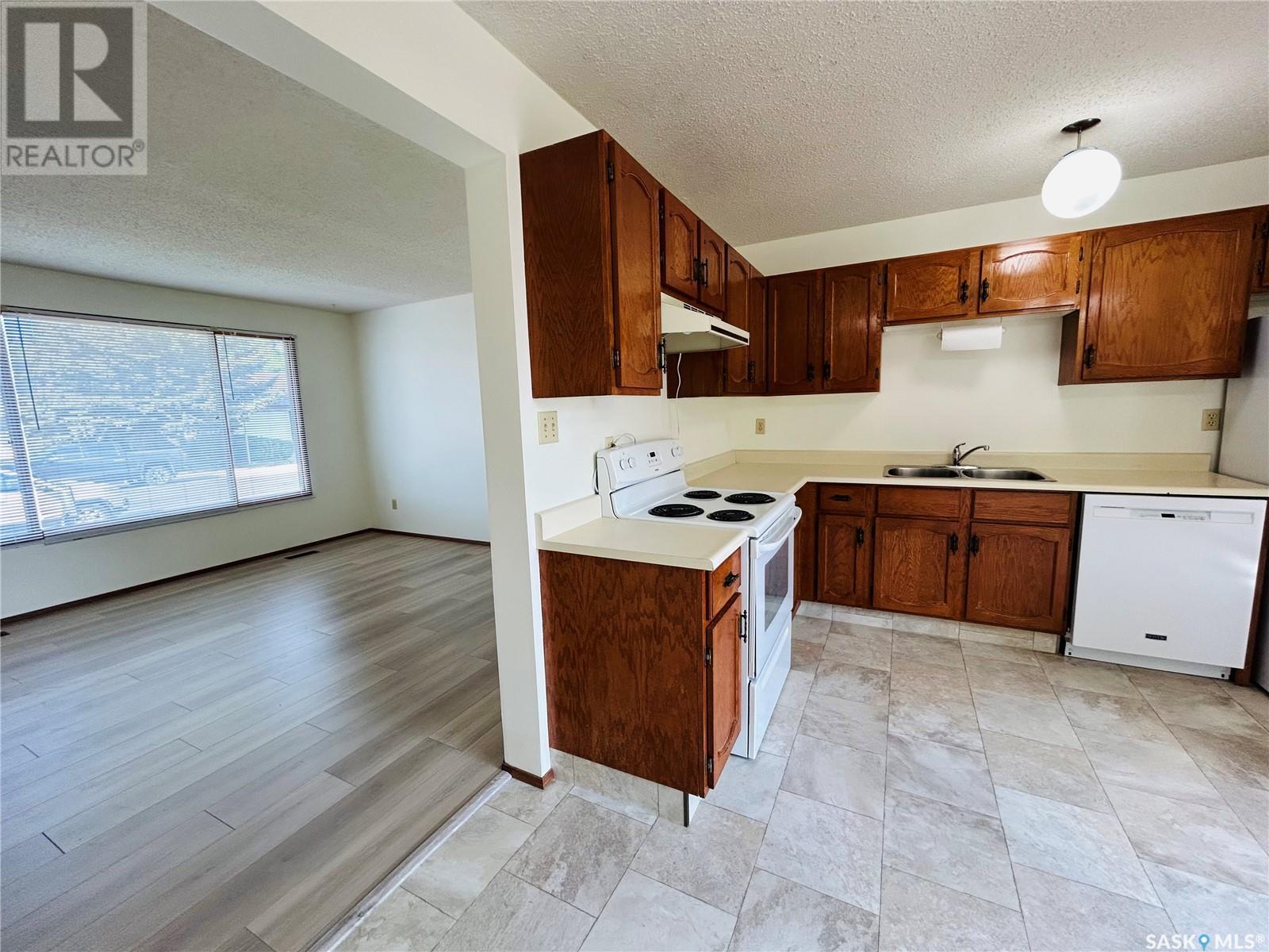 Property at 324-322 Cochin CRESCENT image 5