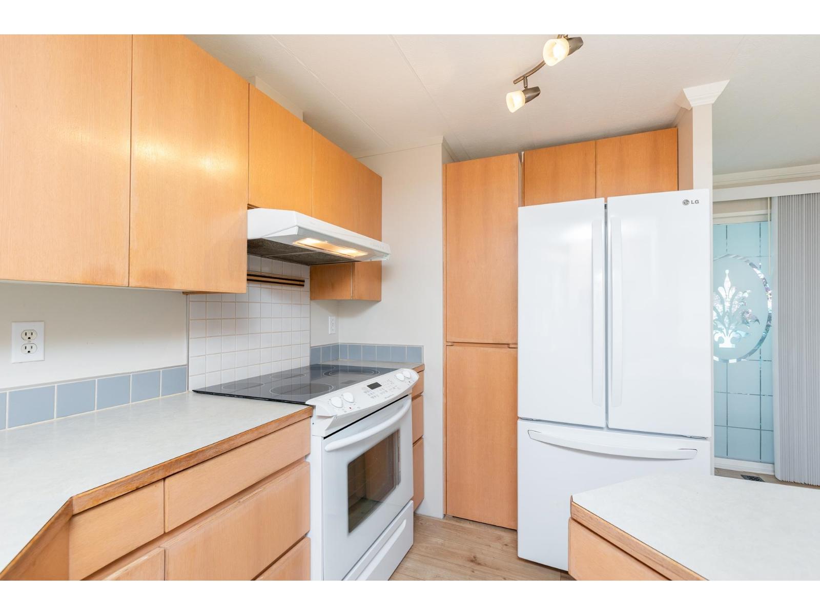 2102 Cumbria Drive, Surrey, British Columbia  V4A 5K3 - Photo 8 - R3010140