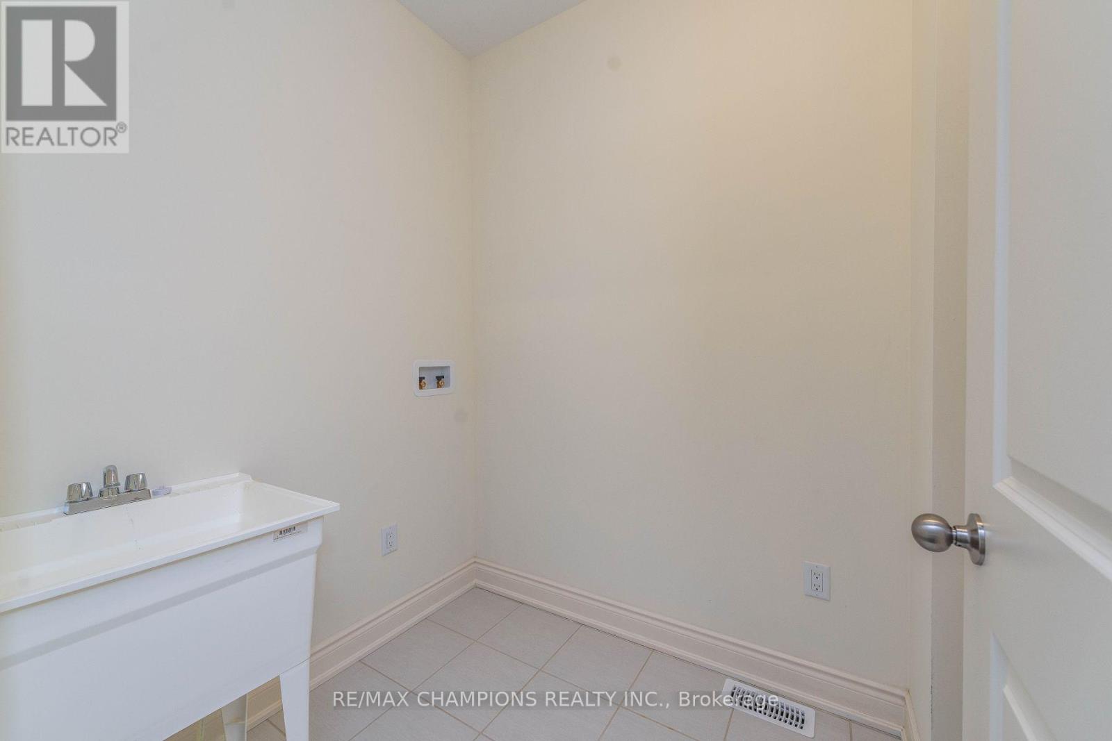 9 Cadence Road, Brampton, Ontario  L6X 5S5 - Photo 18 - W12189470