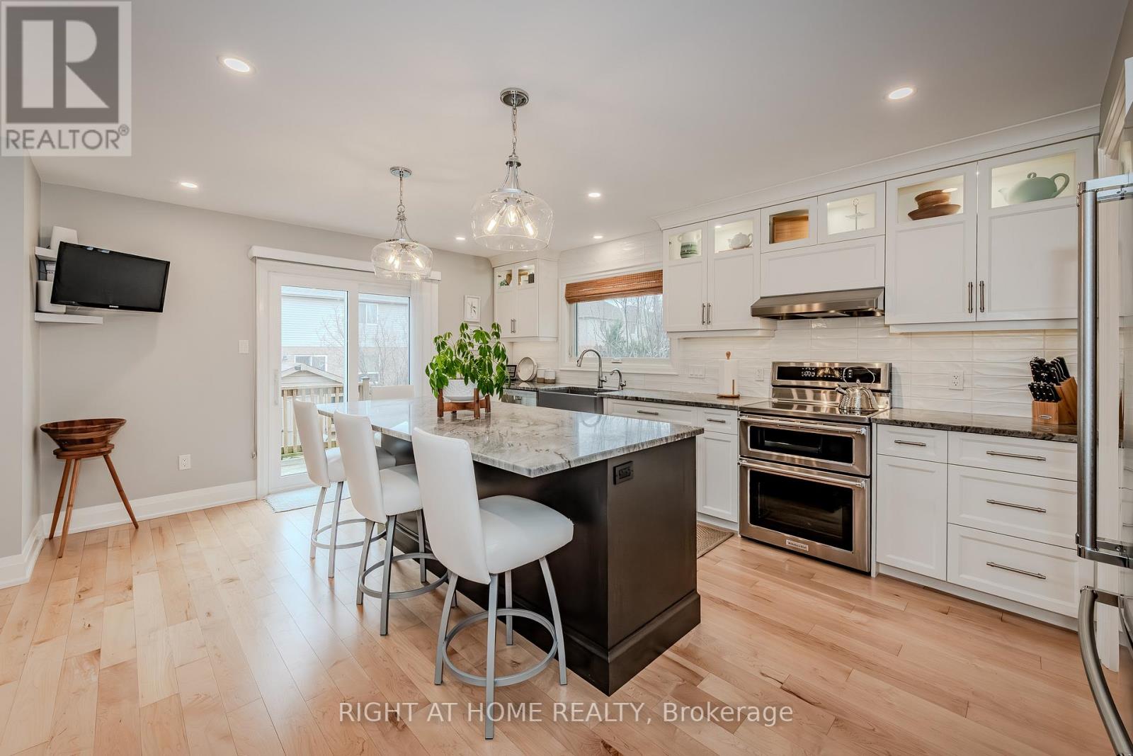 9 Peer Drive, Guelph, Ontario  N1C 1G9 - Photo 17 - X12055135