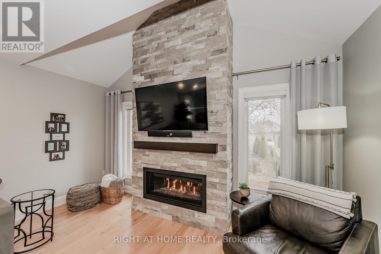 9 Peer Drive, Guelph, Ontario  N1C 1G9 - Photo 8 - X12055135