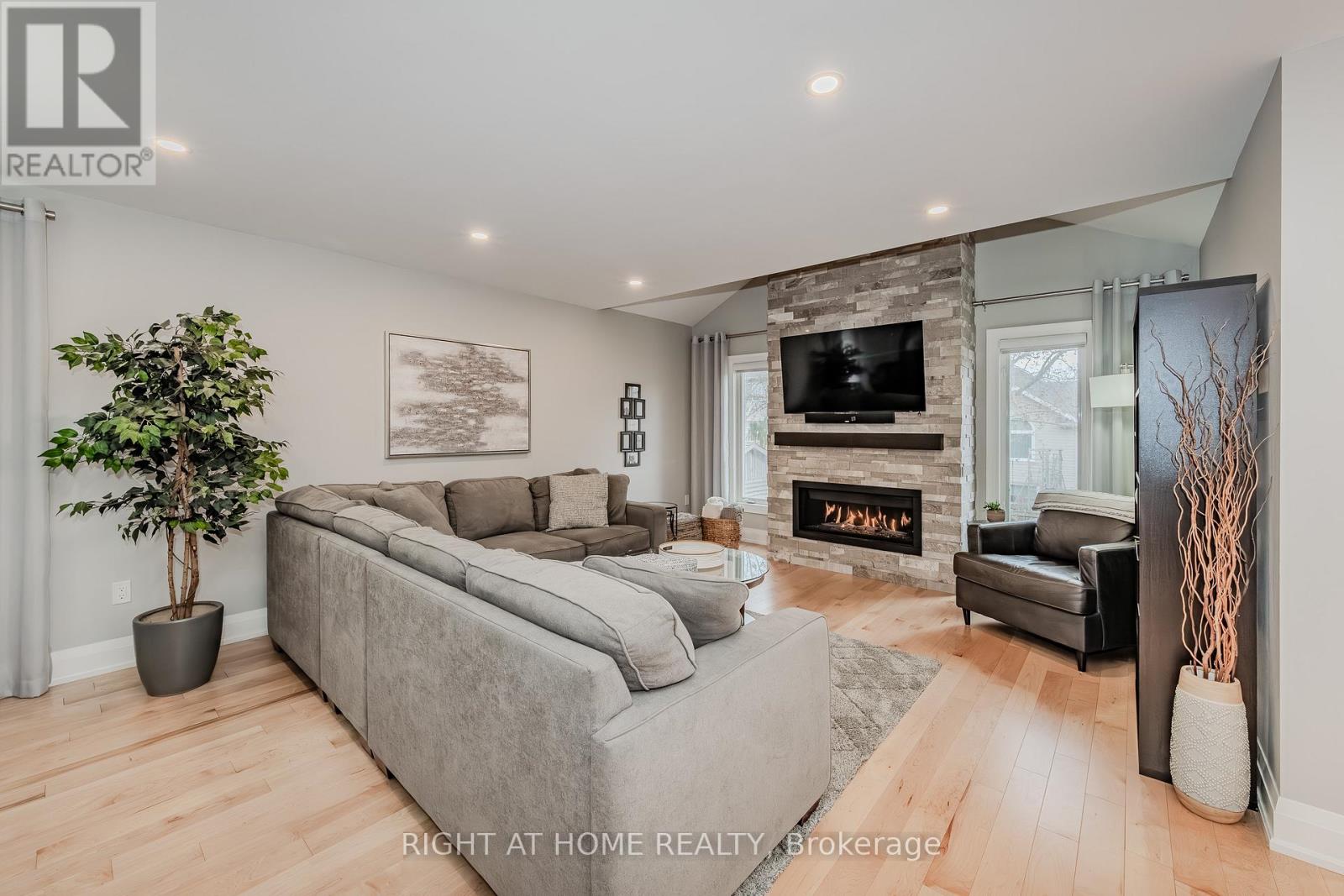 9 Peer Drive, Guelph, Ontario  N1C 1G9 - Photo 7 - X12055135