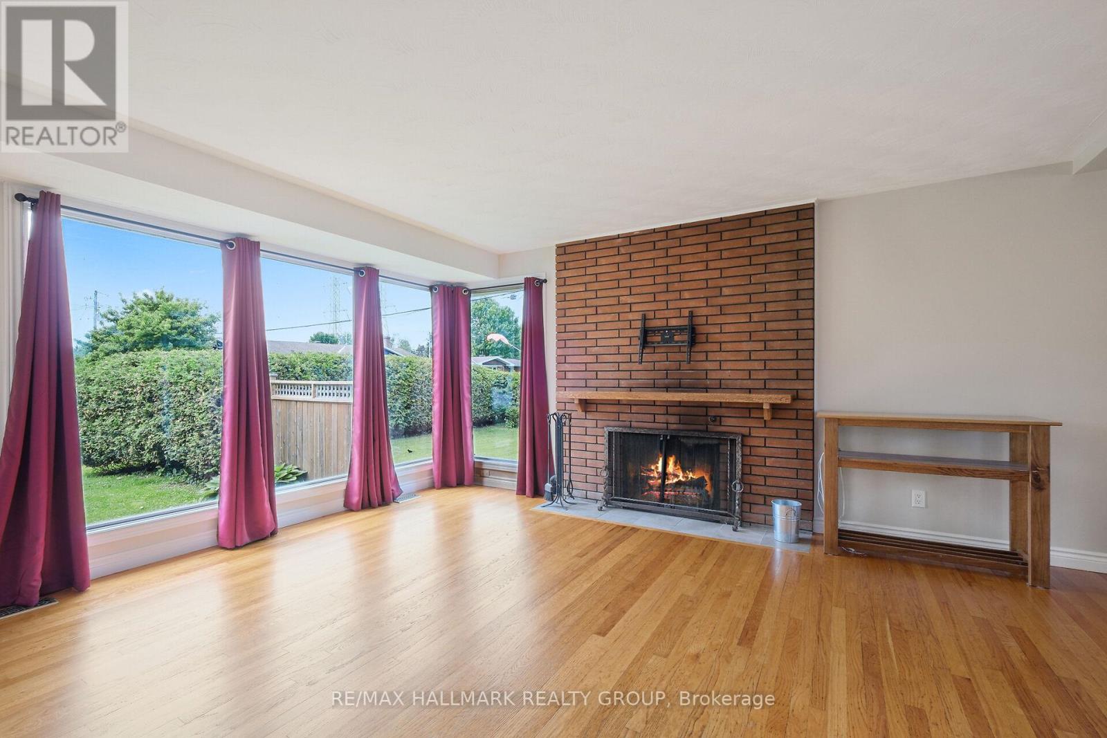 21 Gary Avenue, Ottawa, Ontario  K2G 3L2 - Photo 4 - X12195055