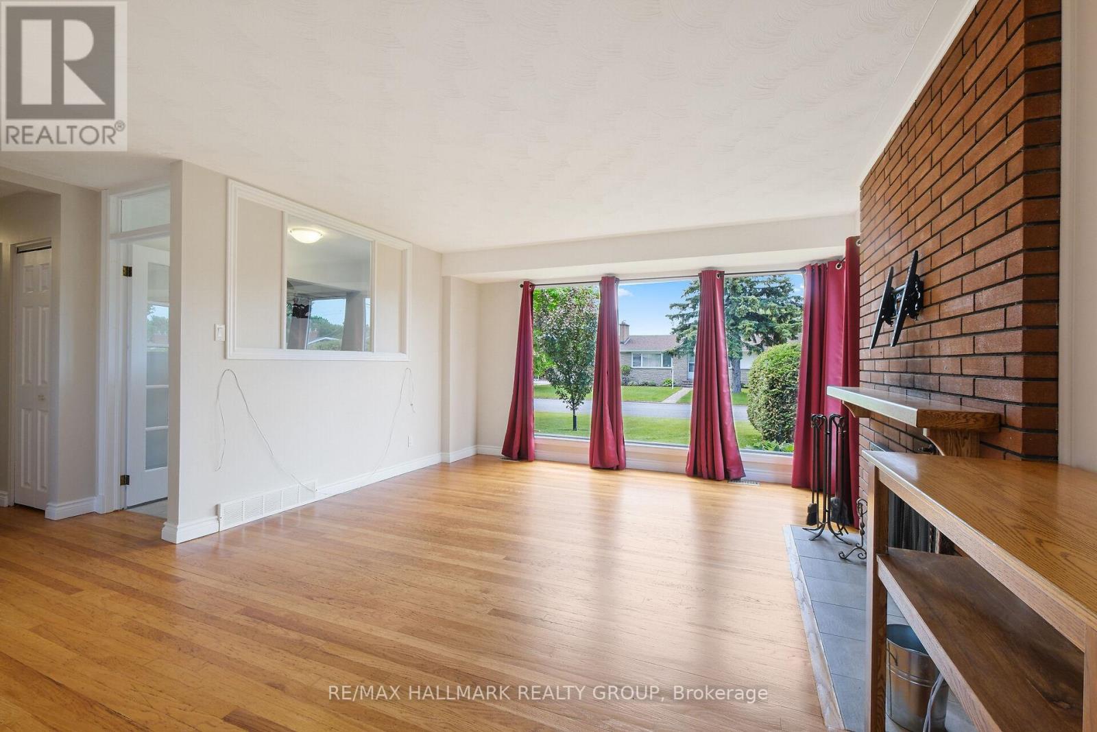 21 Gary Avenue, Ottawa, Ontario  K2G 3L2 - Photo 5 - X12195055