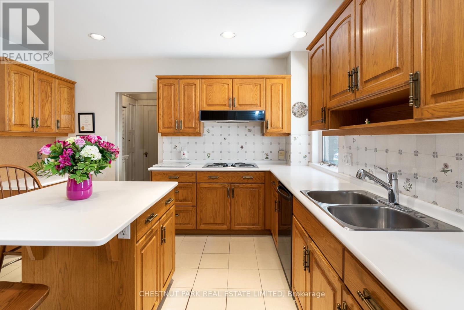 20 Edgar Avenue, Toronto, Ontario  M4W 2A9 - Photo 3 - C12195155
