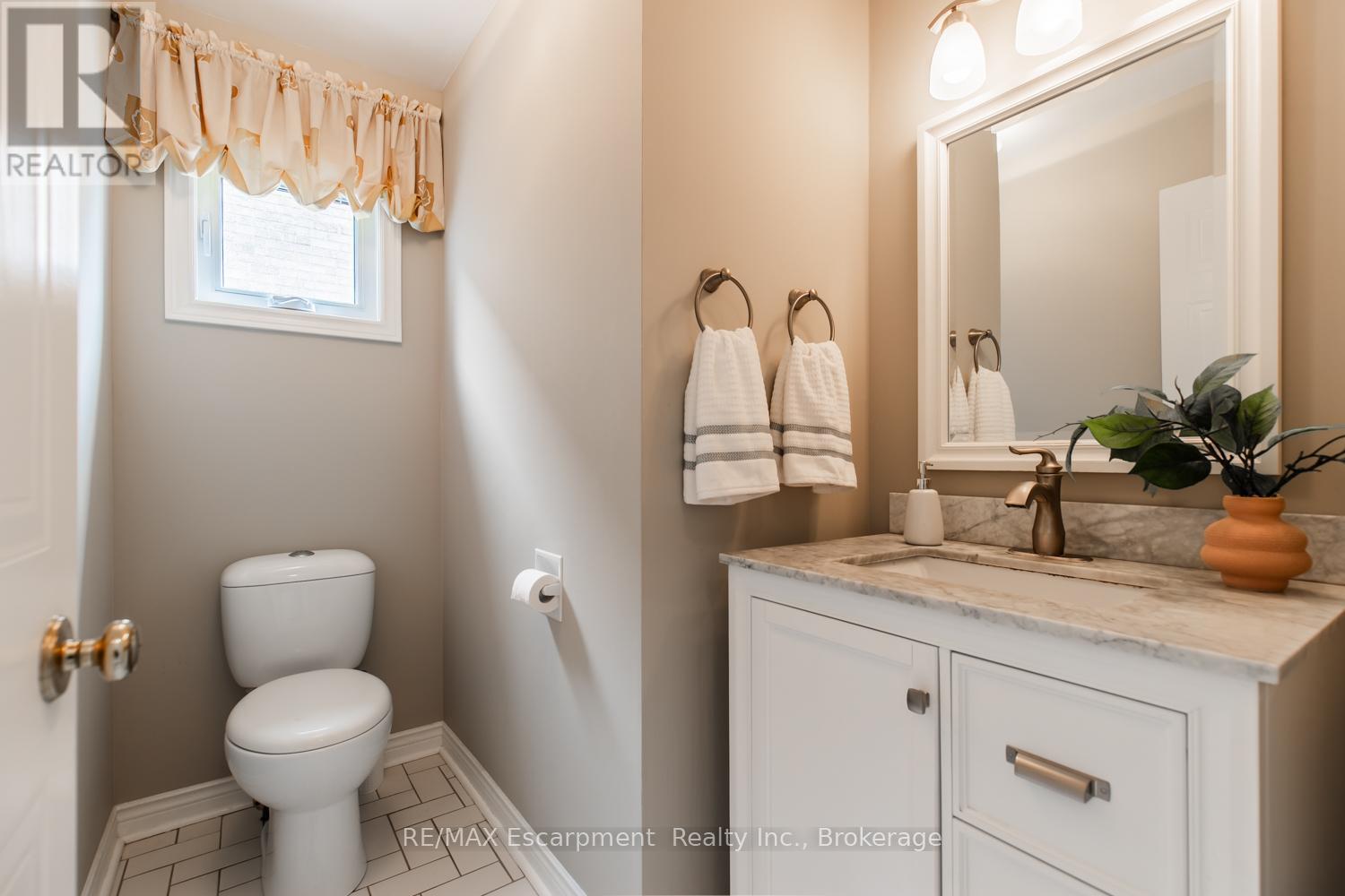 461 Golden Oak Drive, Oakville, Ontario  L6H 3Y3 - Photo 11 - W12104171