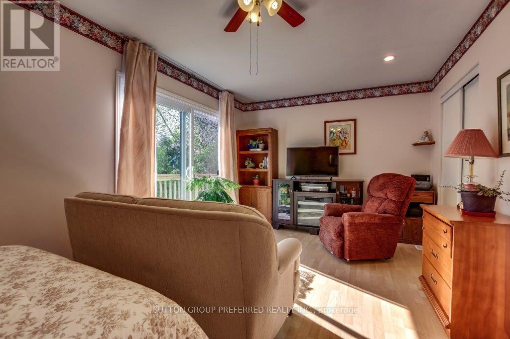 139 Olympic Crescent, London North, Ontario  N6G 3P4 - Photo 18 - X12195257