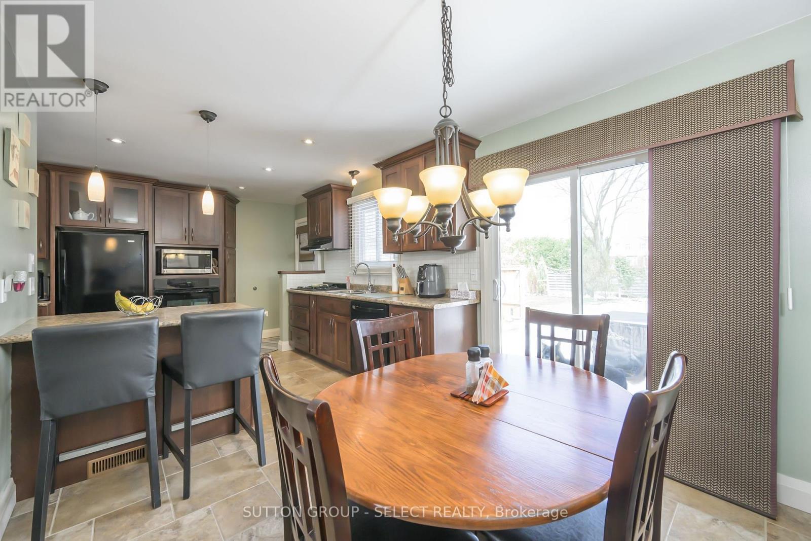 99 Inverary Crescent, London North, Ontario  N6G 3L7 - Photo 11 - X12195302