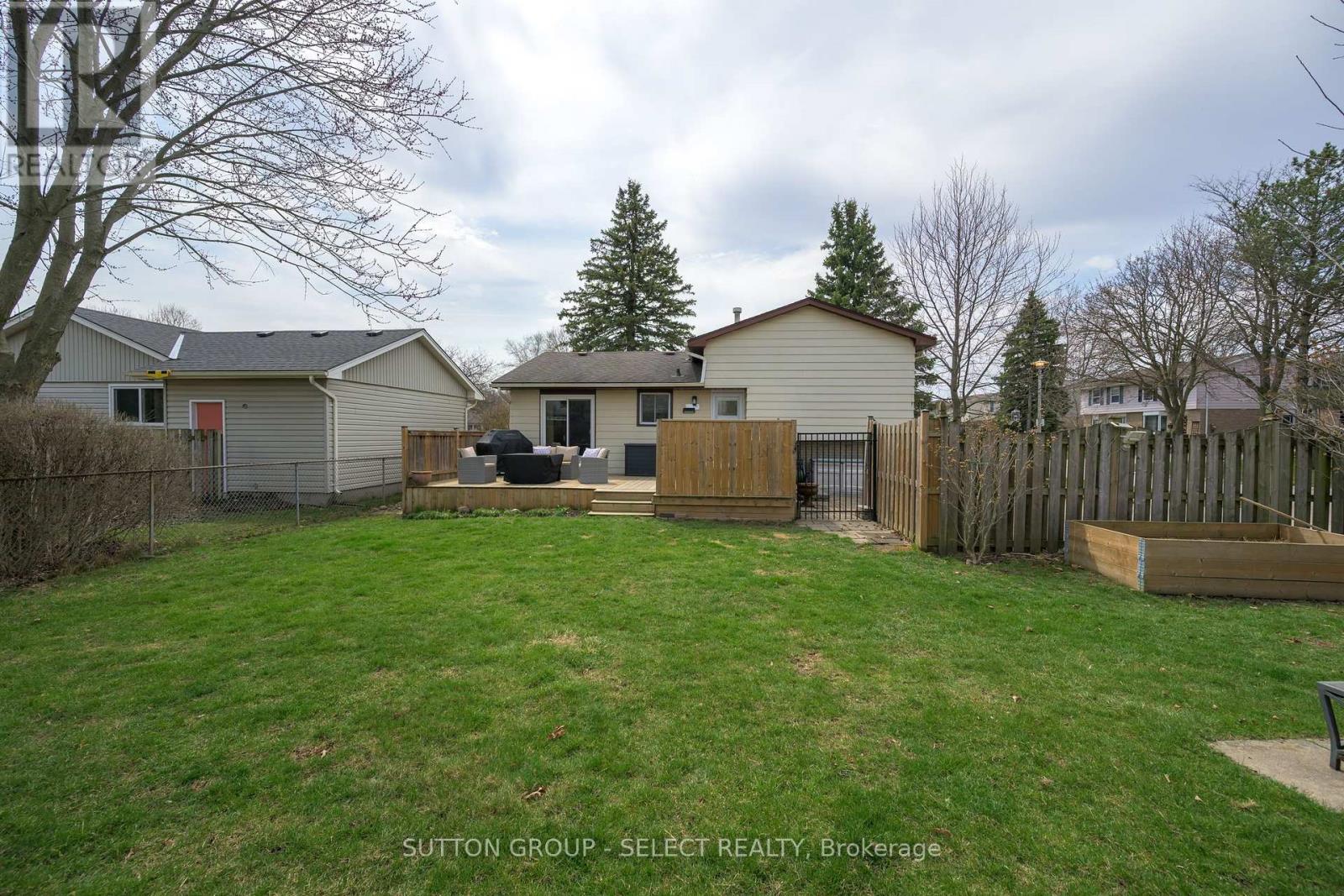 99 Inverary Crescent, London North, Ontario  N6G 3L7 - Photo 37 - X12195302
