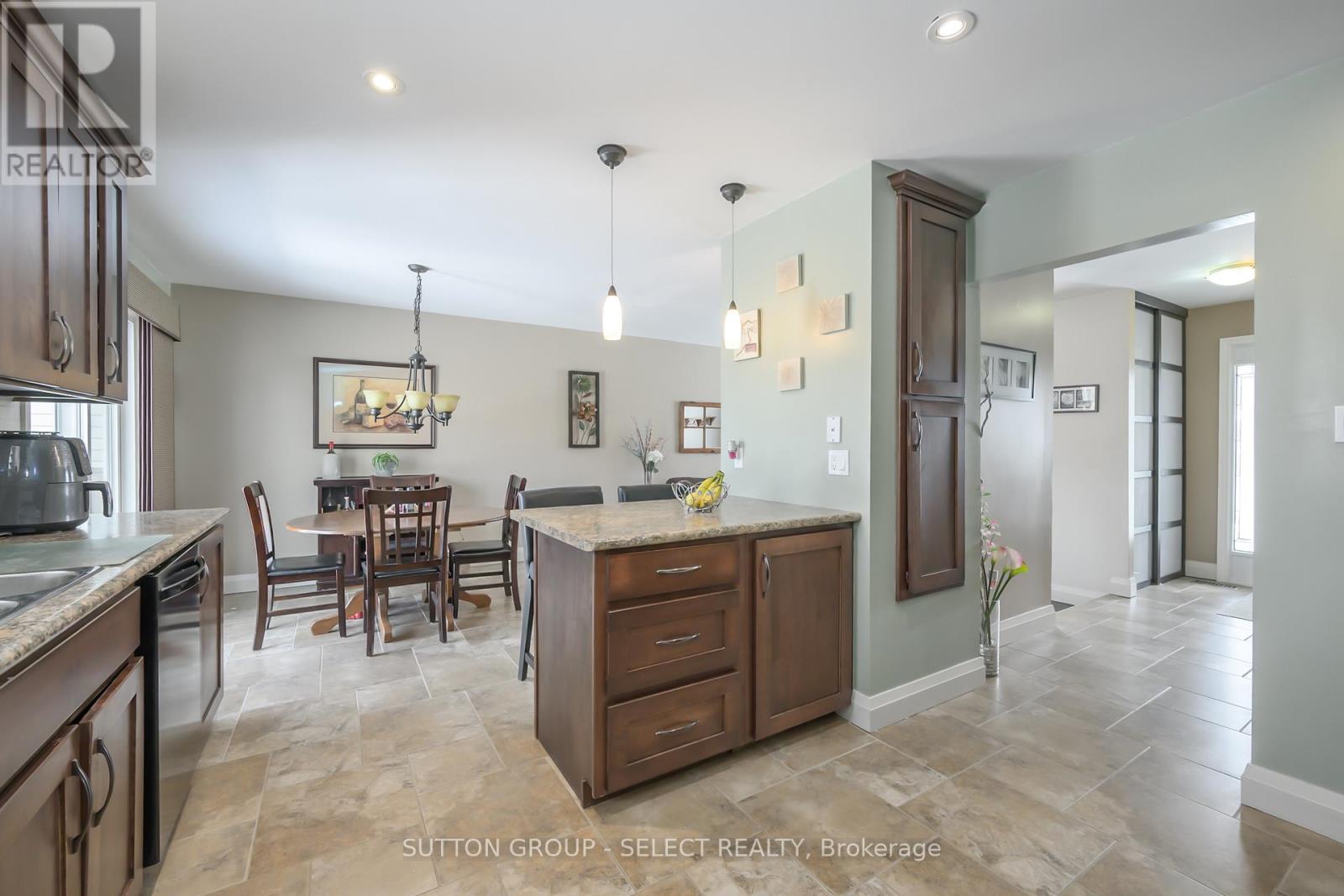 99 Inverary Crescent, London North, Ontario  N6G 3L7 - Photo 8 - X12195302